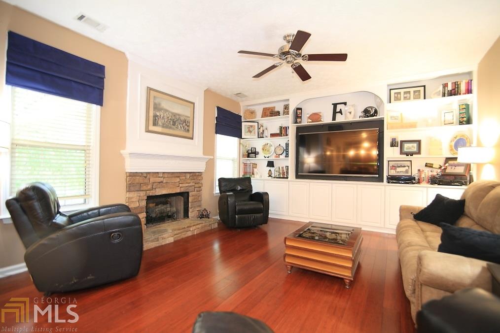 1835 Waverly Glen Dr