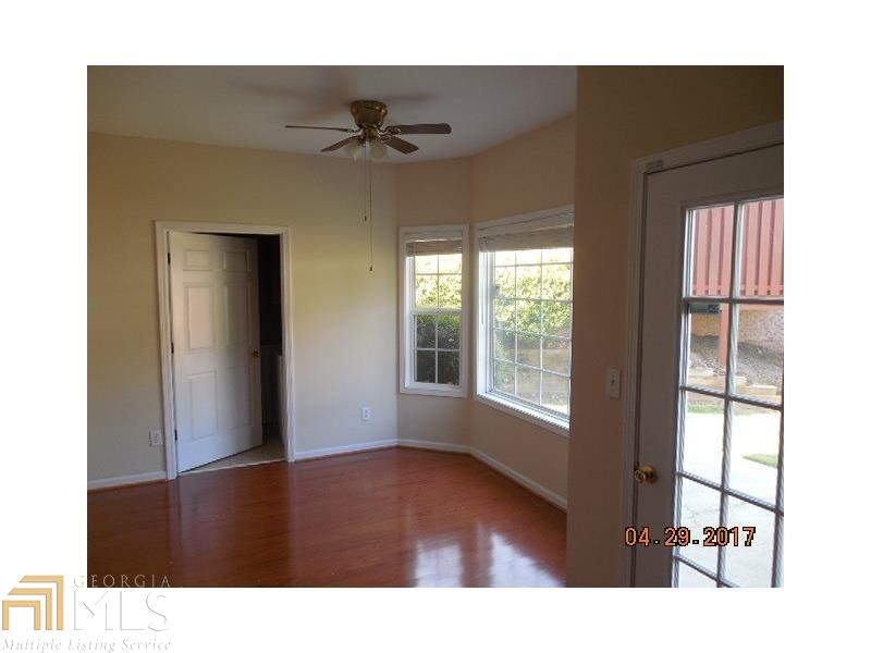 1542 Woodmore Dr SW