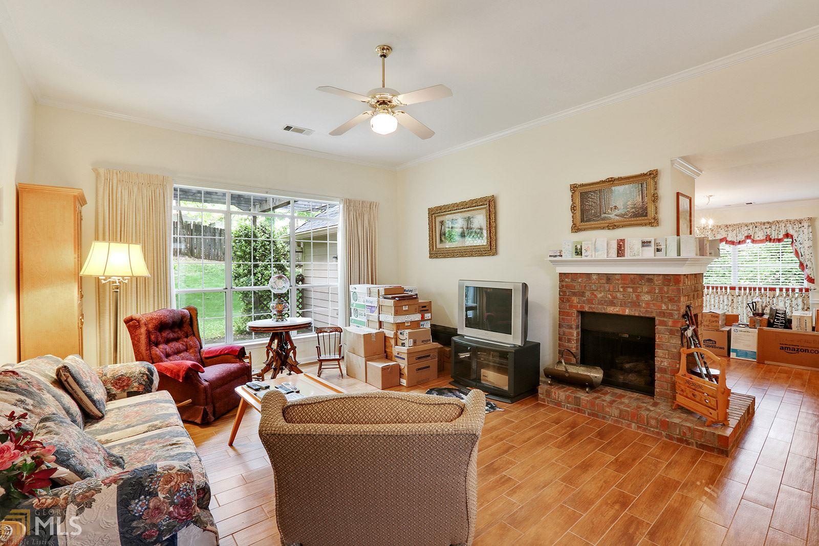 1098 Colony Dr