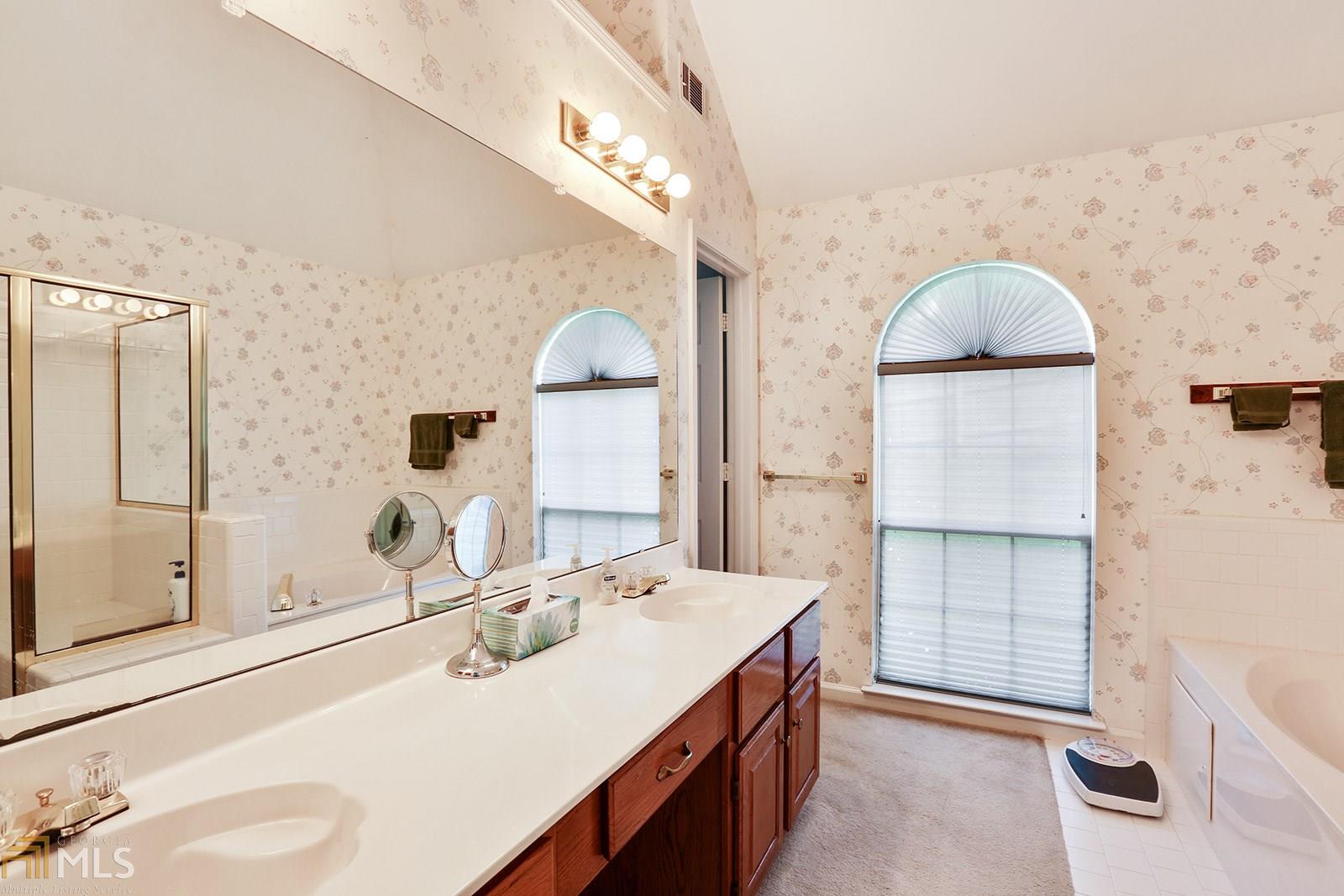 1098 Colony Dr