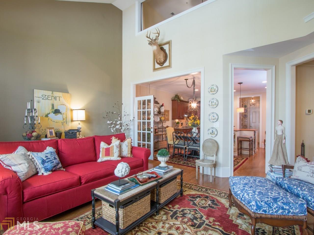 2437 Loxford Ln