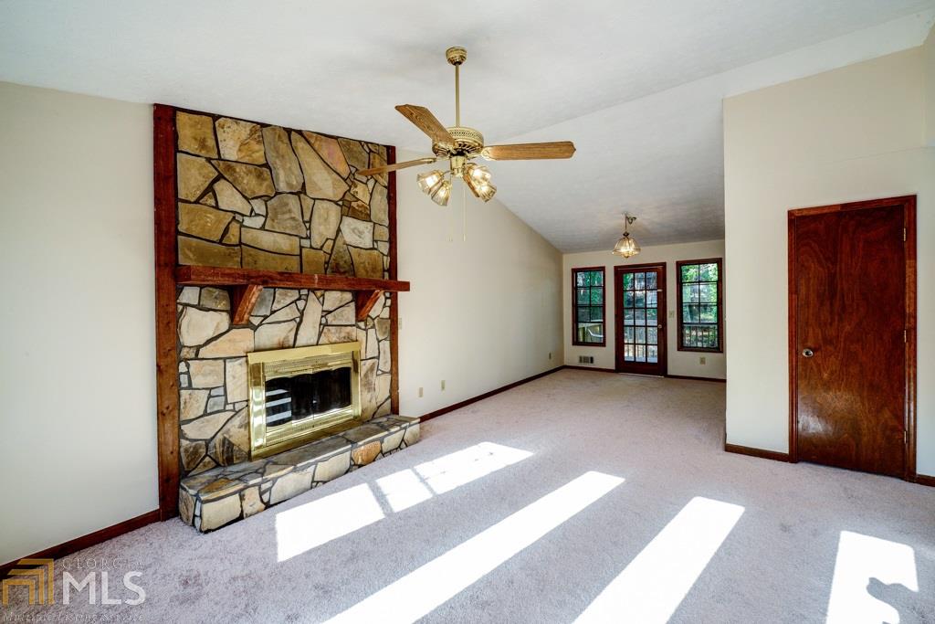 2960 David Ln