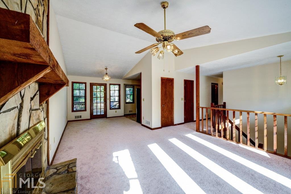 2960 David Ln