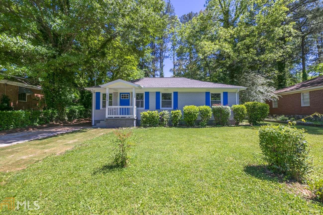 3297 Pinehill Dr