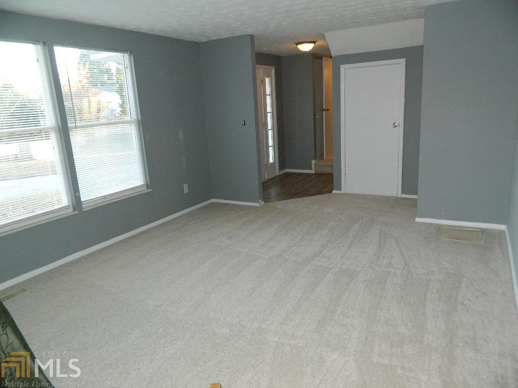 2093 Raintree Pl