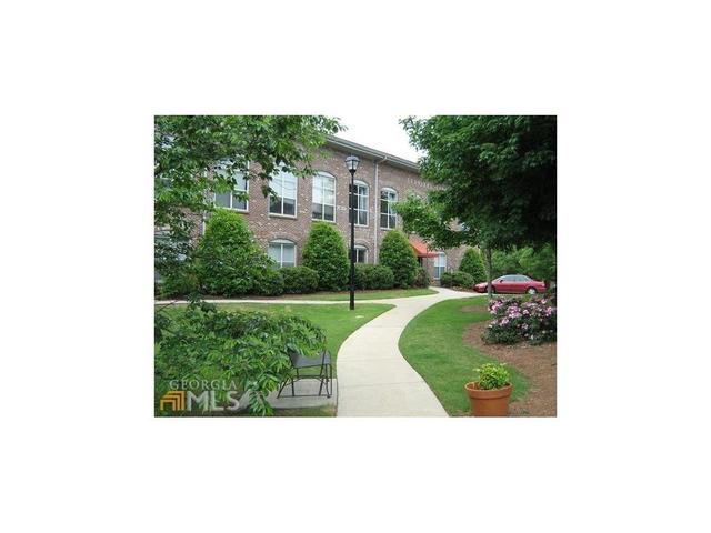 545 Columbia Dr SW