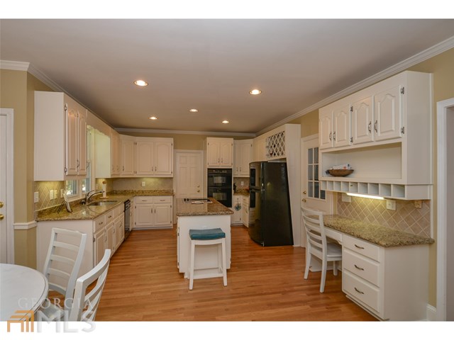 1182 Larson Ln, Marietta GA 30064
