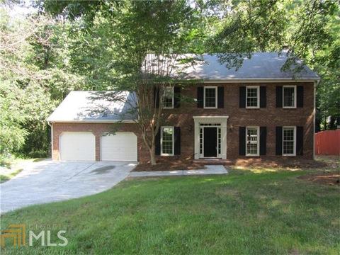 2208 Whitehall Dr NE