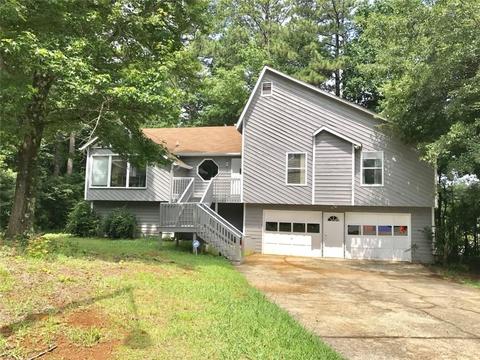 2208 Whitehall Dr NE