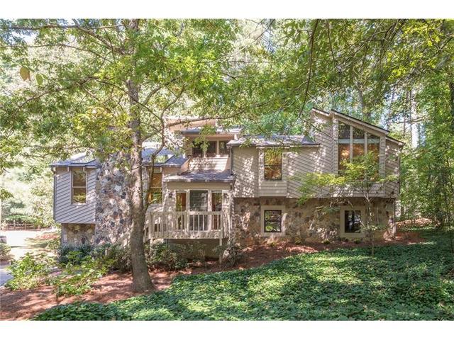 2667 Long Lake Dr NE