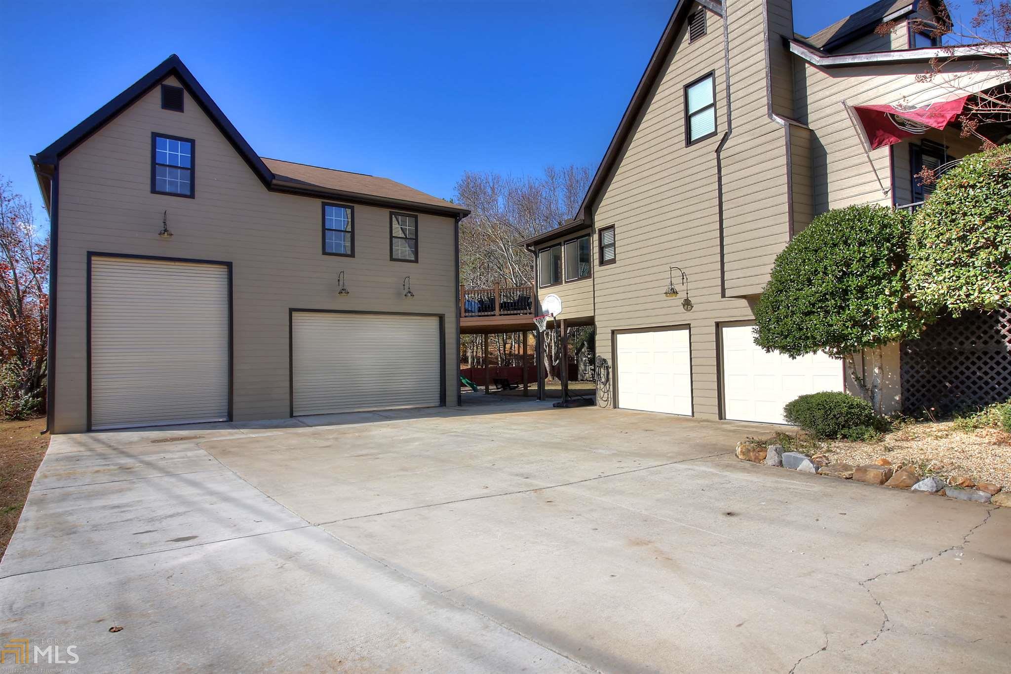 11 Westgate Dr
