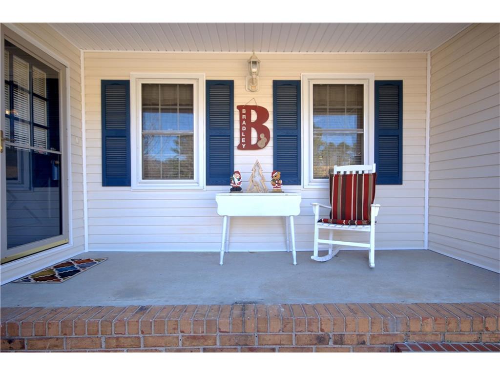 6877 Laurelwood Dr