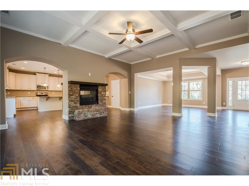 5786 Larch Ln