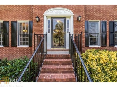 1390 Stonehenge Ct NW