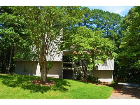 1390 Stonehenge Ct NW