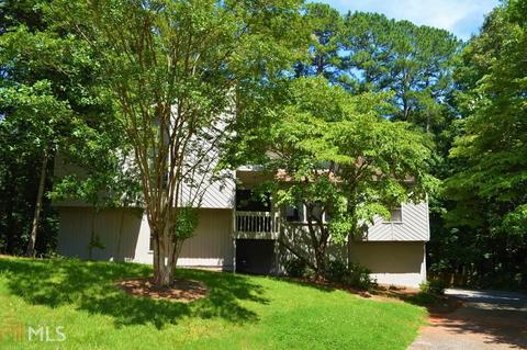 1390 Stonehenge Ct NW
