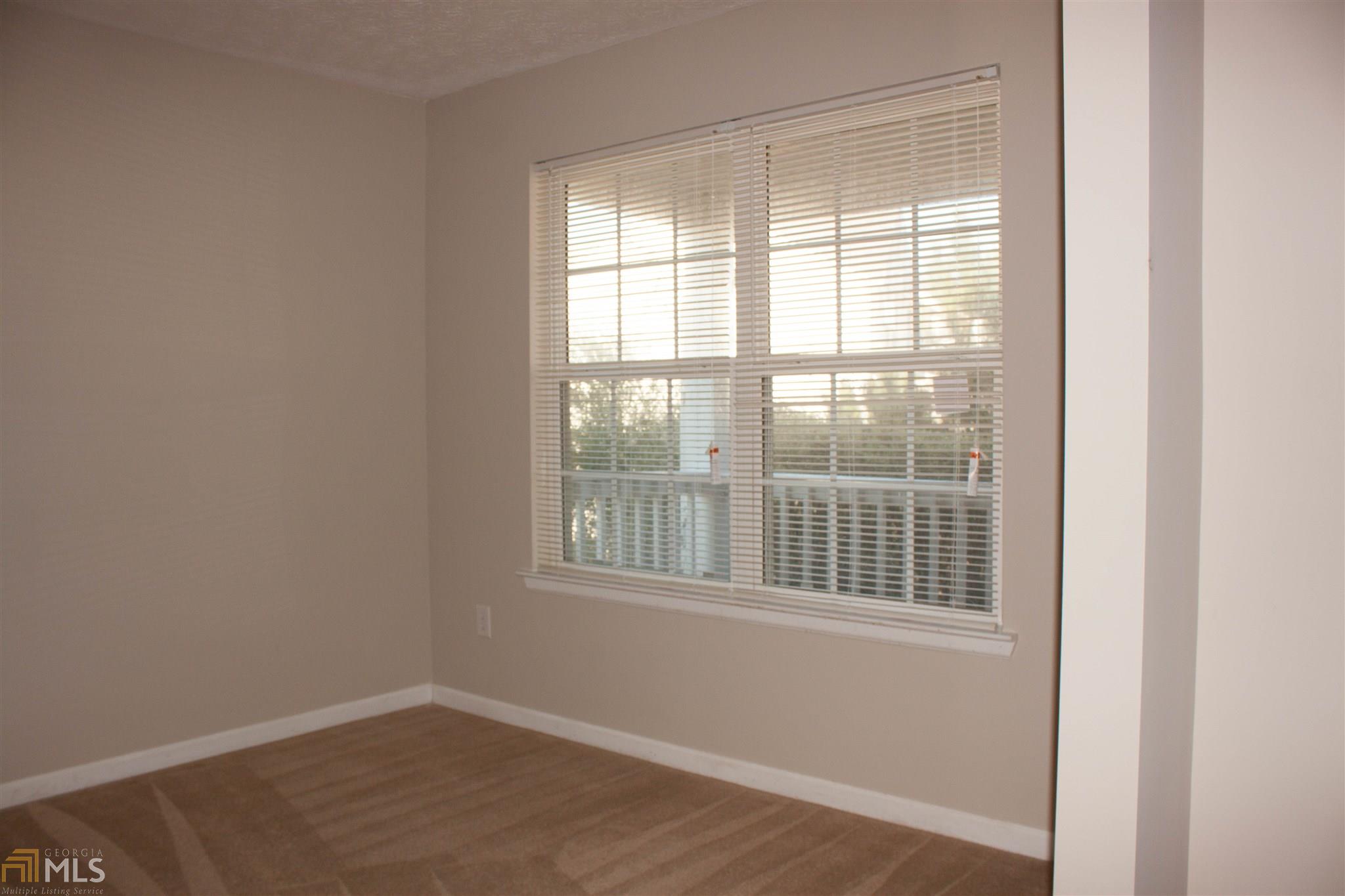 228 Forest Ln