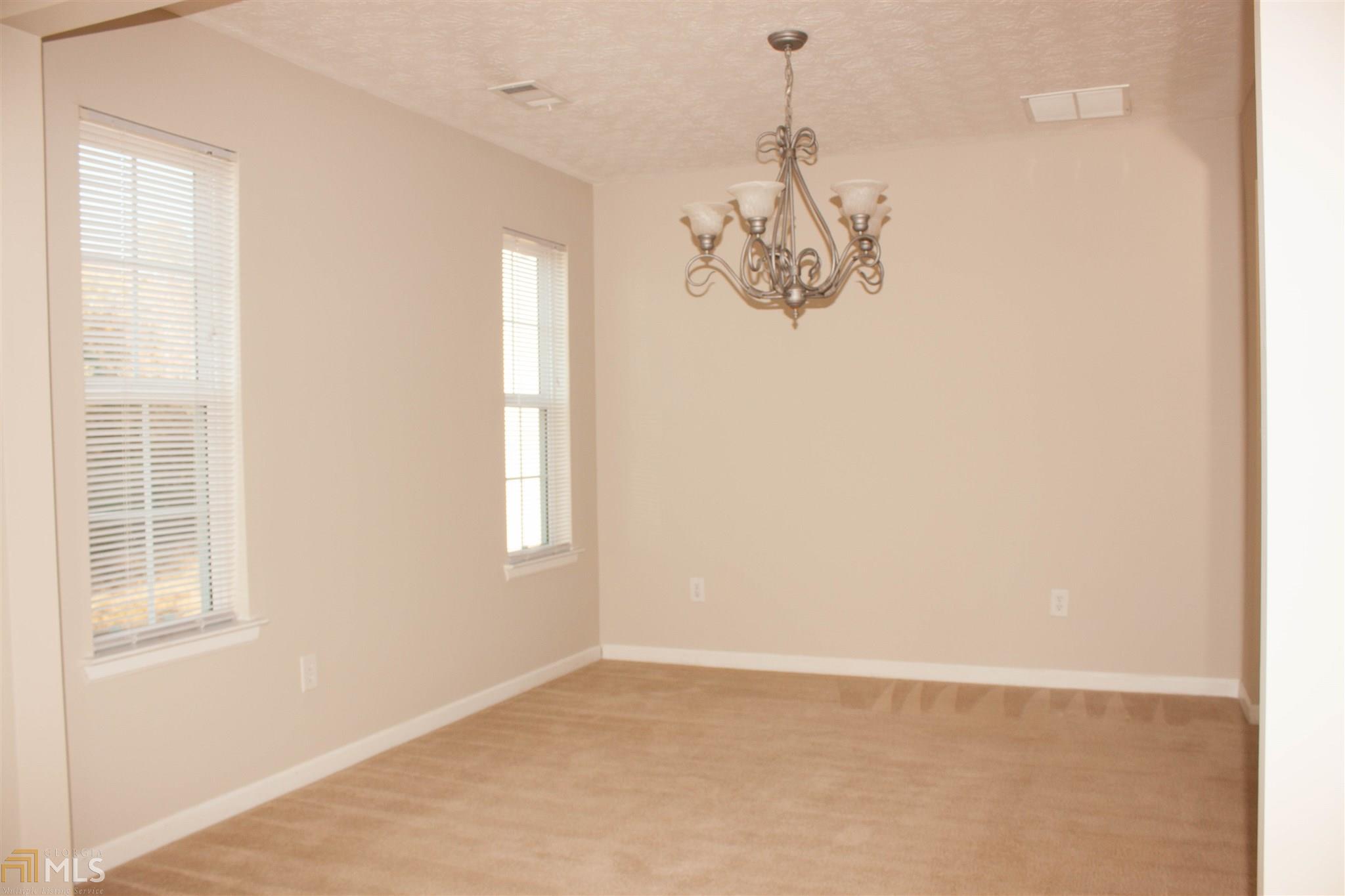 228 Forest Ln