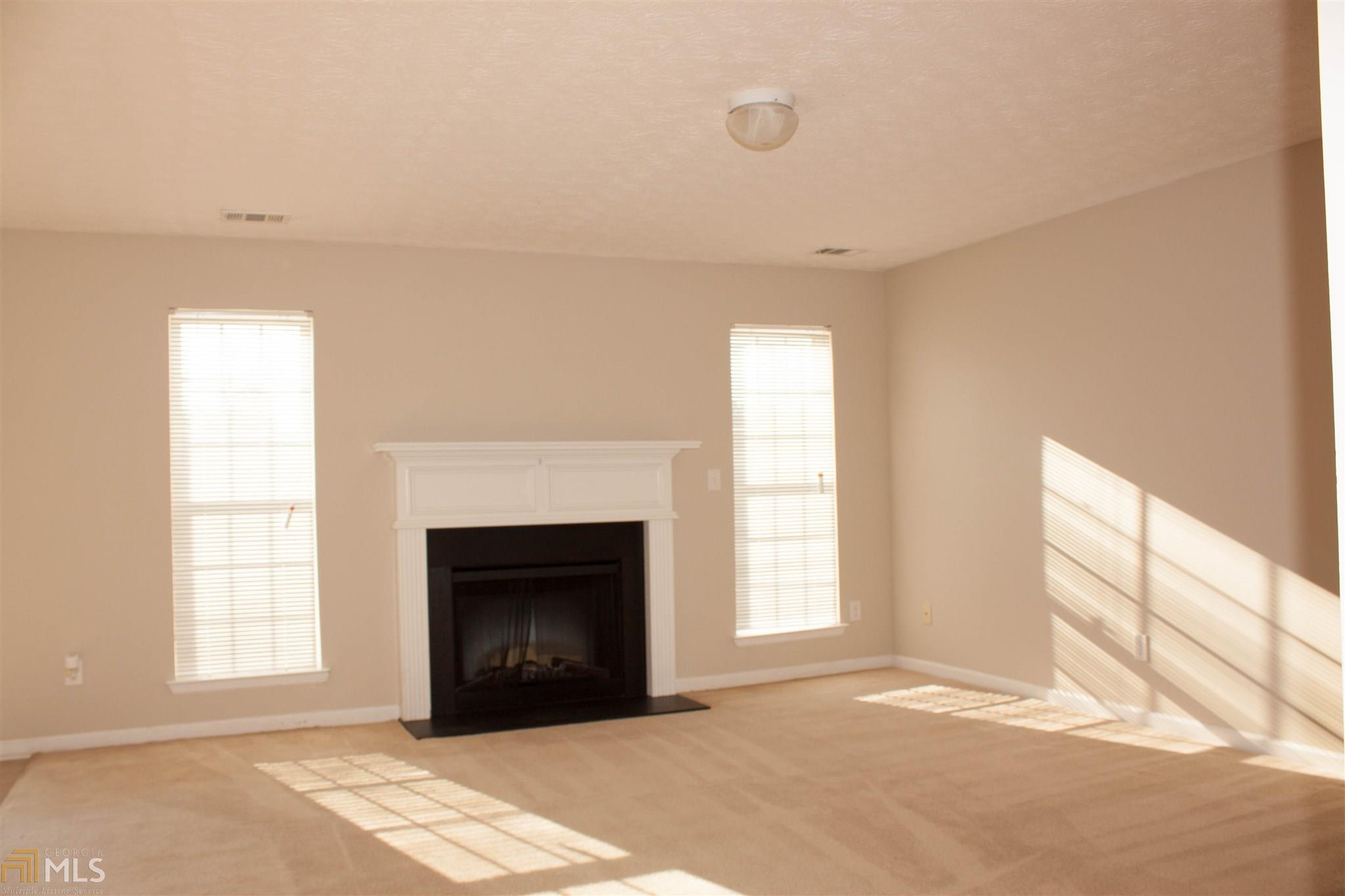228 Forest Ln