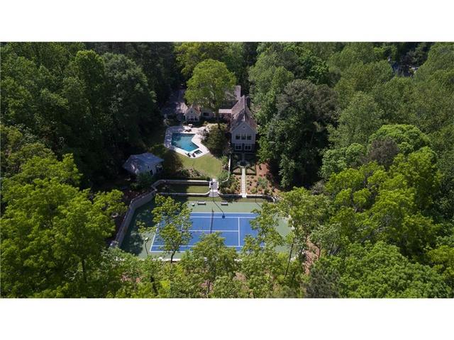 340 Manor Ridge Dr NW