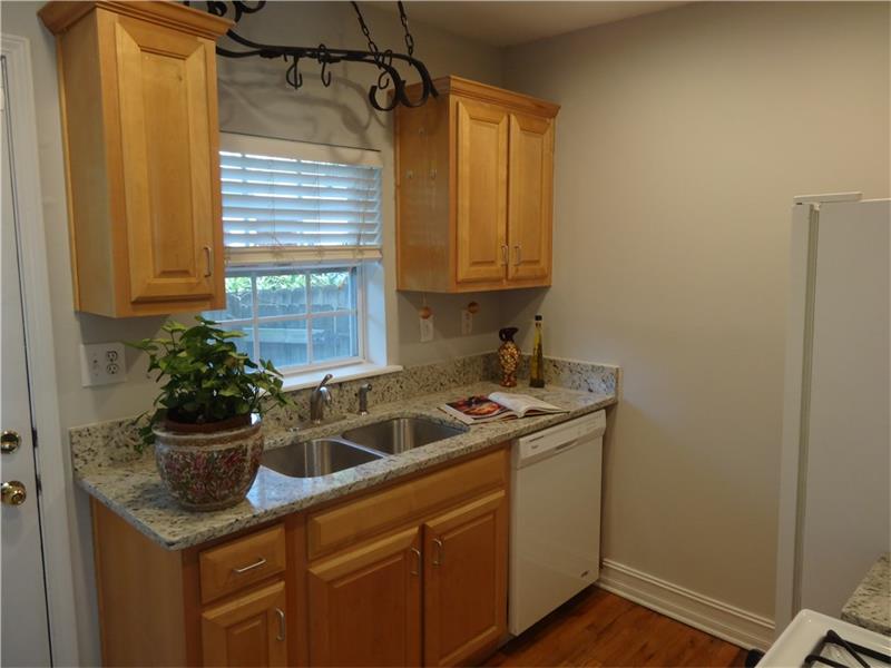 291 Oxford Pl NE #1