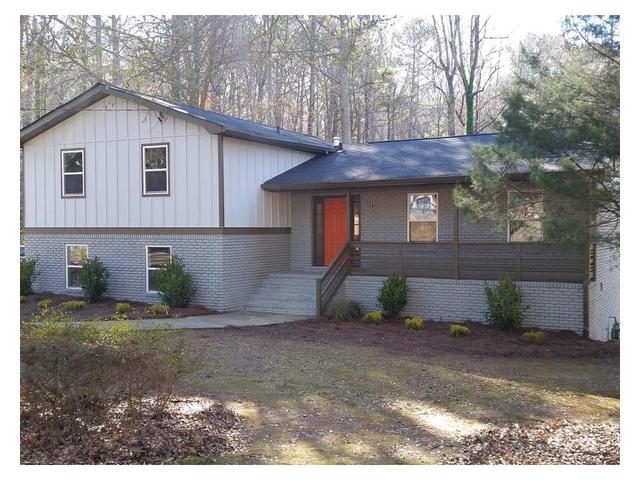 685 Chickadee Ct SW