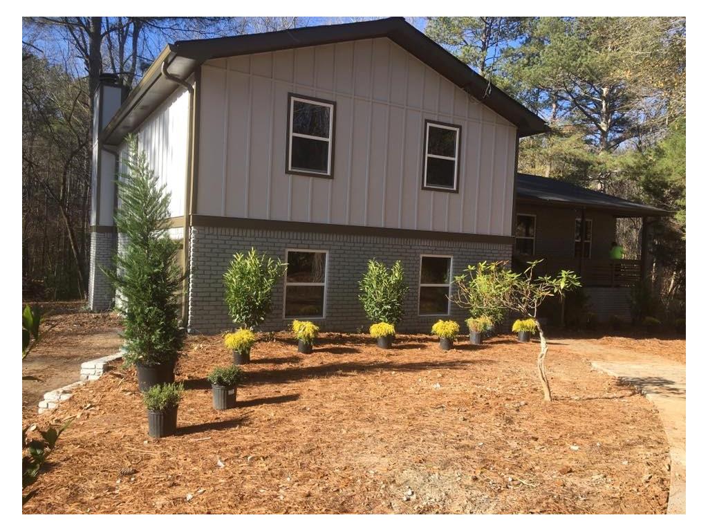 685 Chickadee Ct SW