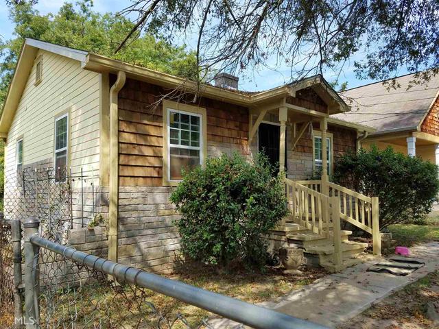 592 Center Hill Ave