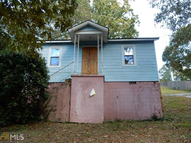 592 Center Hill Ave