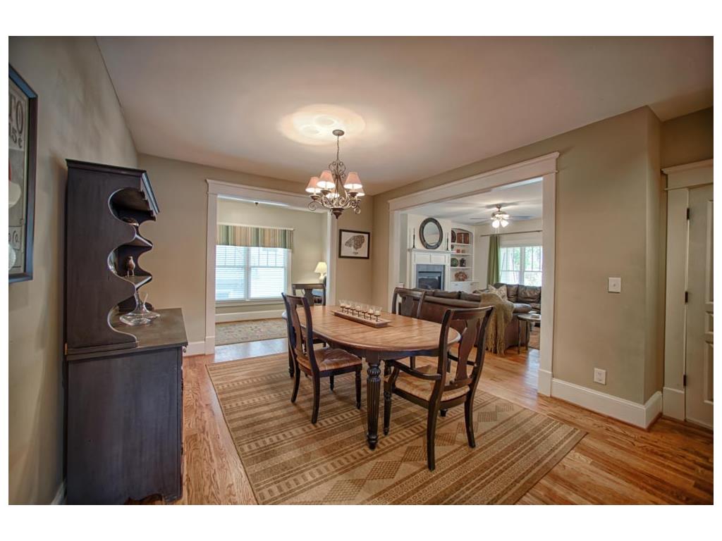 1649 Wayland Cir