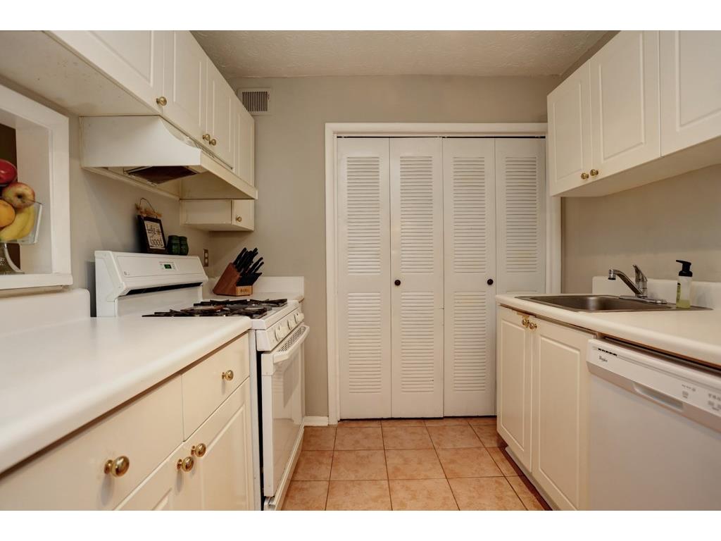 1230 Woodland Ave #4