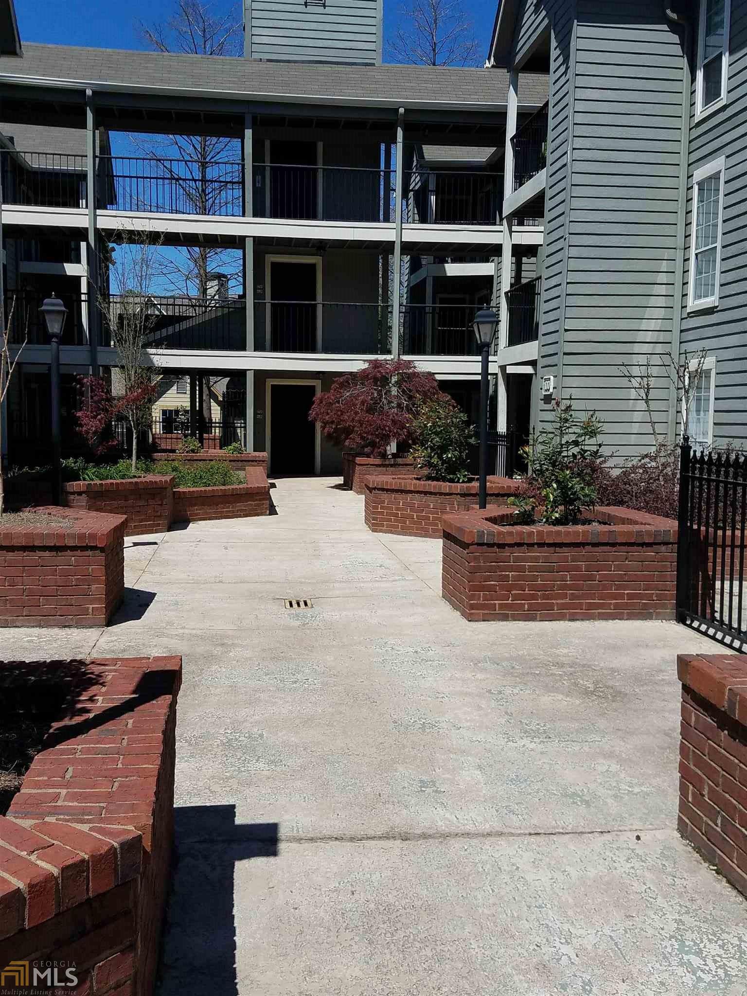 795 Hammond Dr #810