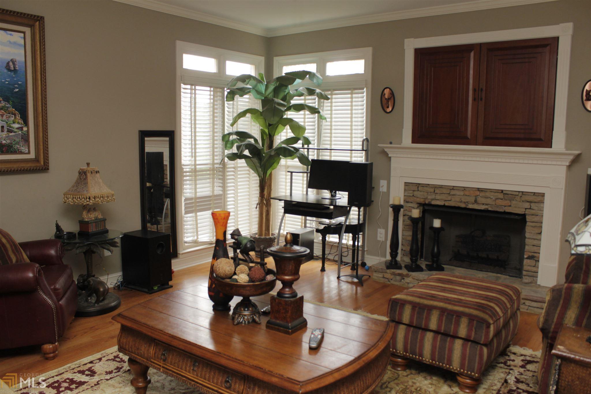 7315 Village Creek Trce