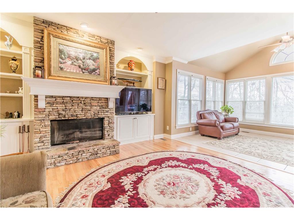 341 La Perla Dr