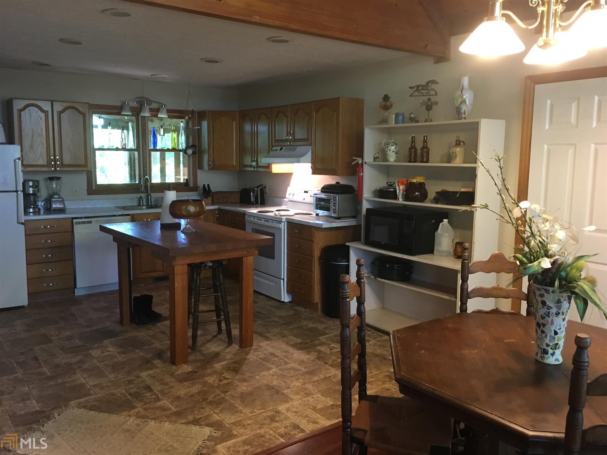 16 Meadow View Ln