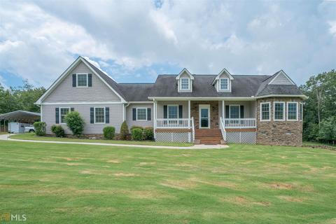 495 White Pine Ln