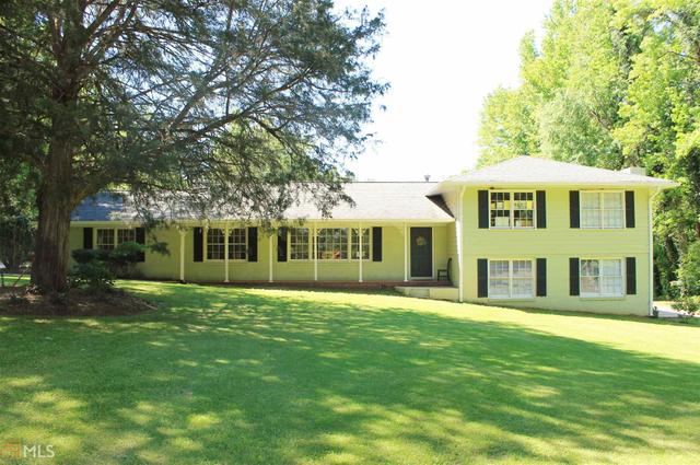 579 Village Rd