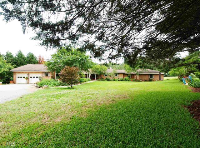 579 Village Rd