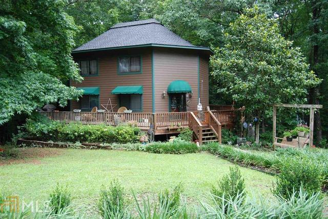 579 Village Rd