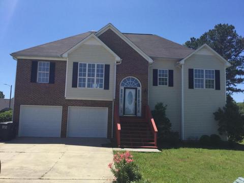 104 Summerfield Dr NE