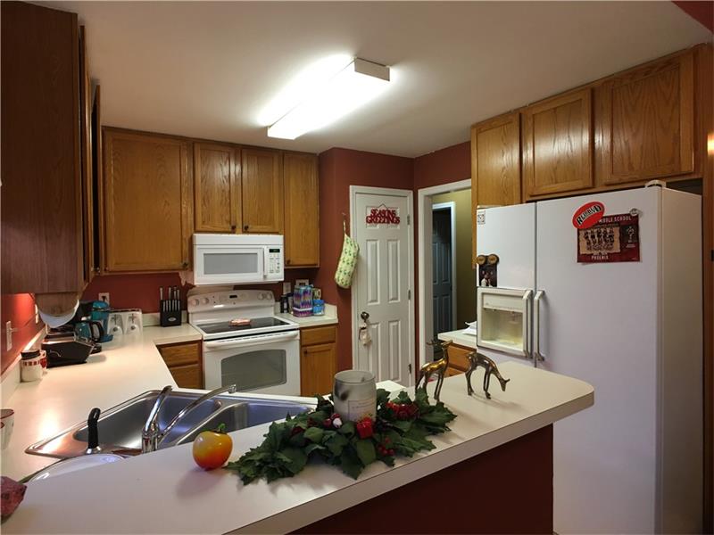 240 Moss Creek Dr NE