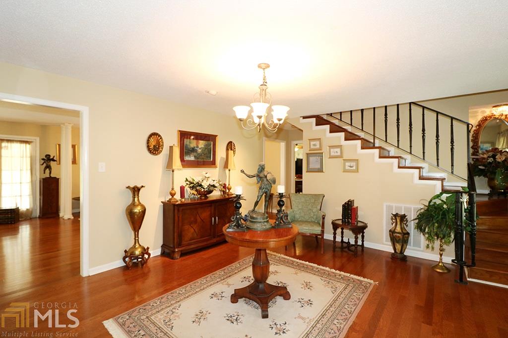 218 Knob Hill Dr