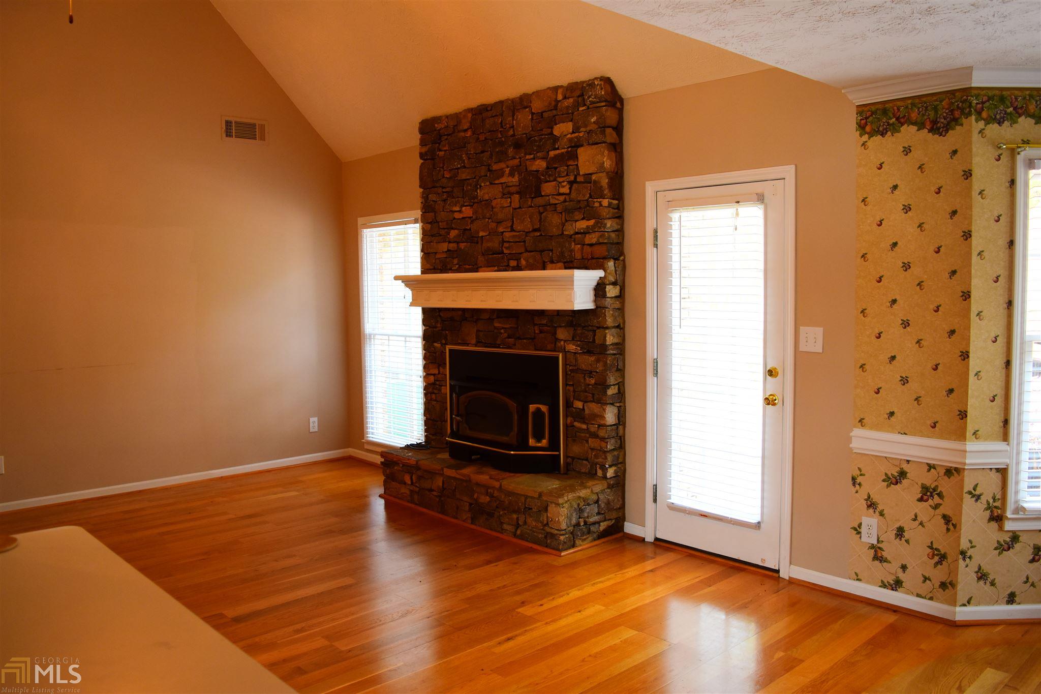 2220 Fox Creek Dr