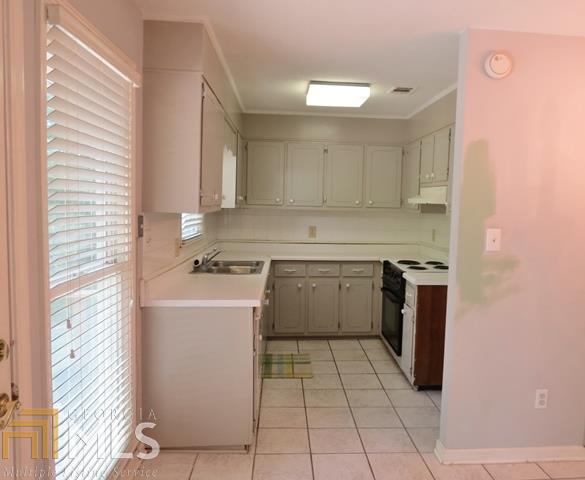 1041 N Pine Knoll Dr