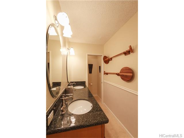 For Sale: 535 Keolu Dr #APT D Kailua, HI 96734