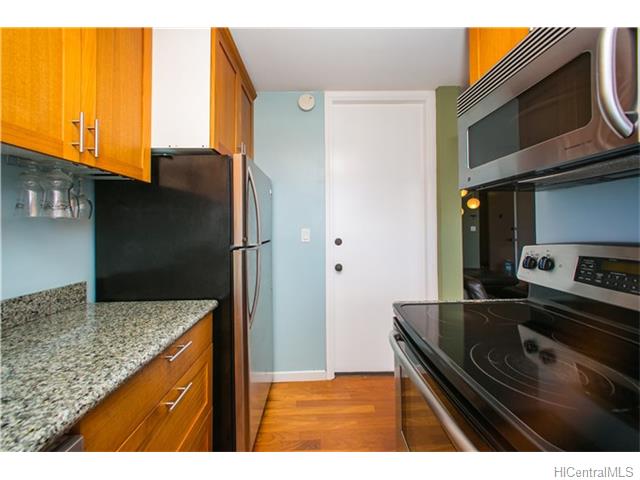 For Sale: 1201 Wilder Ave #1802 Honolulu, HI 96822