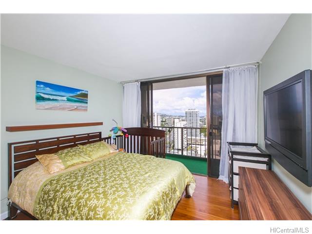 For Sale: 1201 Wilder Ave #1802 Honolulu, HI 96822