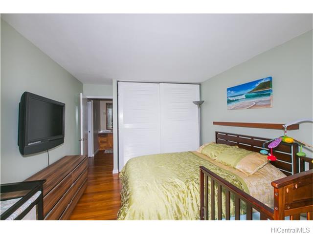 For Sale: 1201 Wilder Ave #1802 Honolulu, HI 96822