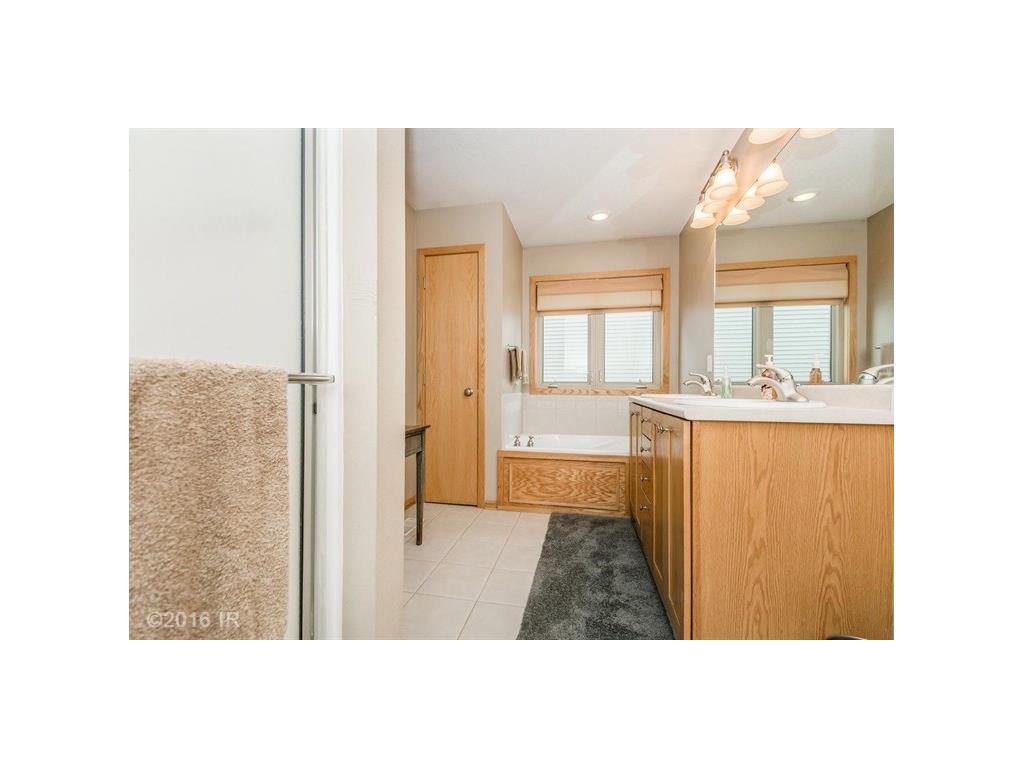 1226 Rosewood Dr
