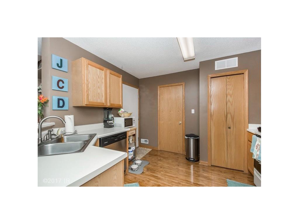 3043 SW Sharmin Ln
